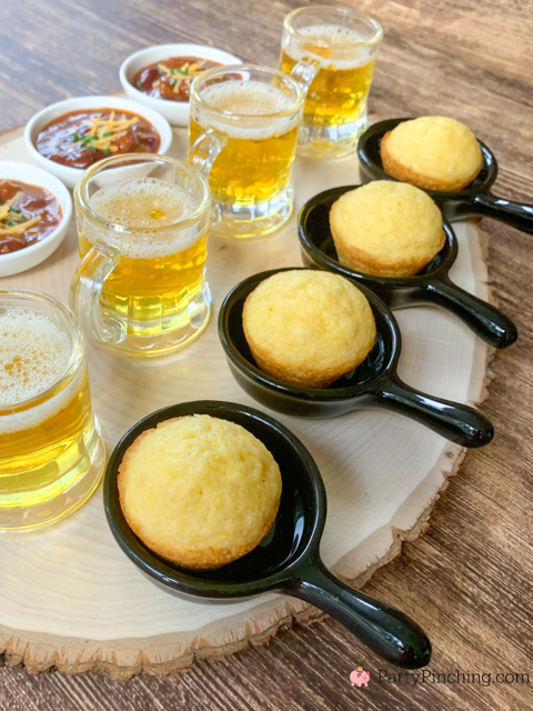chili and cornbread appetizers, mini appetizers, mini beer mini cornbread muffins, mini chili, mini appetizer plates, chili charcuterie, snack board ideas, big game day food appetizer ideas easy, best poker game movie night food ideas, best game night food