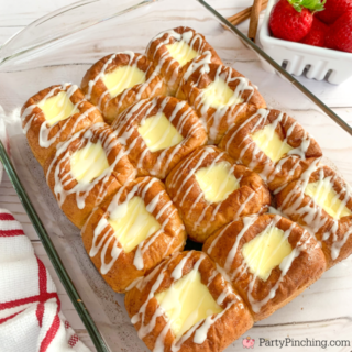 kings hawaiian rolls cream cheese danish, best kings hawaiian rolls recipe, hawaiian rolls sliders dessert, best hawaiian roll recipes, best easy quick simple Christmas brunch casserole, best easy cream cheese danish recipe, hawaiian rolls easy sweet dessert recipe, super easy dessert christmas brunch ideas